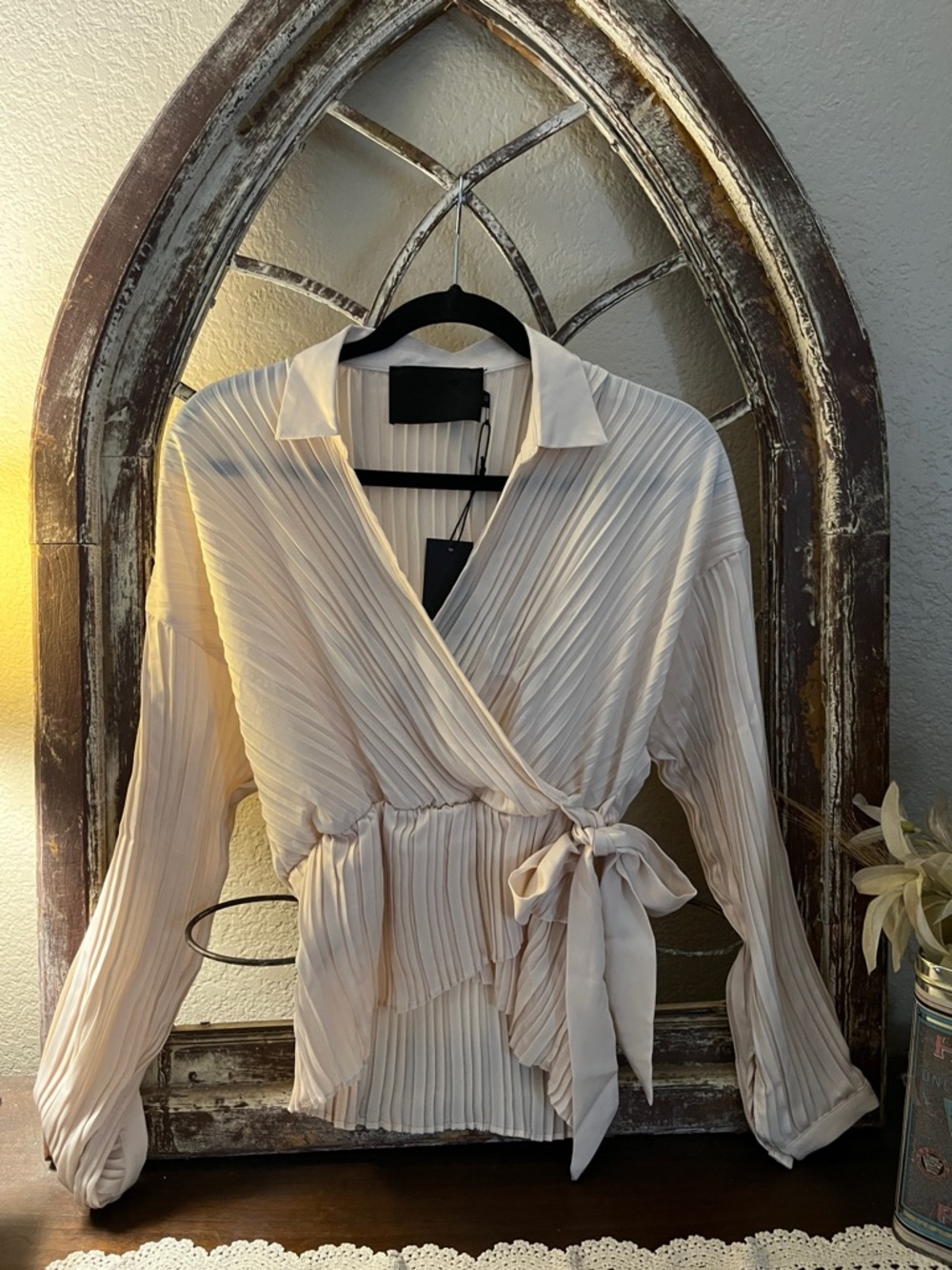 Vacate Slim Fit Pleated Woman’s Blouse  - Cream,Size XS